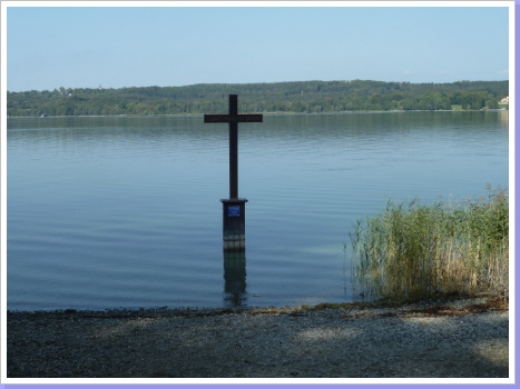 Starnberger See, Berg, Kreuz am Todesort von Ludwig II. Starnberger See, Berg, Kreuz am Todesort von Ludwig II.