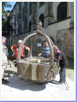 Brunnen im Kloster Niederaltaich Brunnen im Kloster Niederaltaich