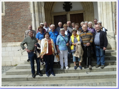 Gruppenbild am Portal Gruppenbild am Portal
