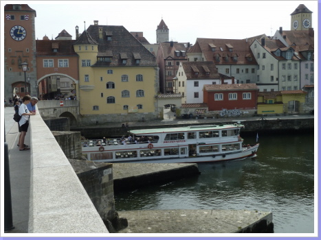 Steinerne Brücke m. Schiff Steinerne Brücke m. Schiff